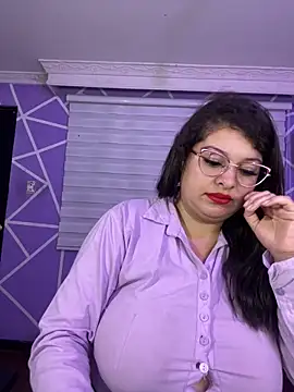 MiiaaJoness webcam