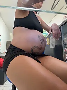 pregnant_sofii18 (F young) - show delicius my tis and rub nipples