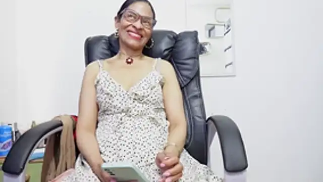 Aries_Mature webcam