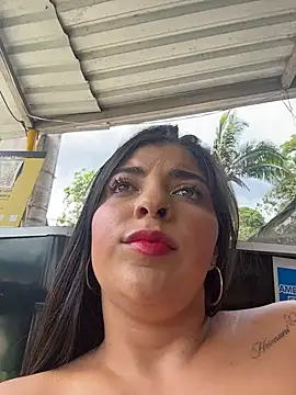 Isaa-Sweet webcam