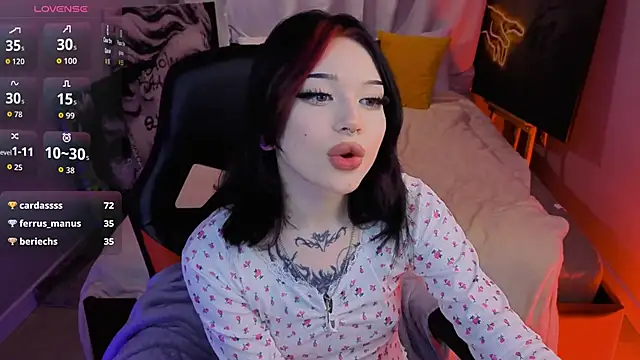 Emma_Kirks webcam