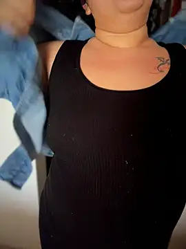 CurlyMilf_Vannexxxa webcam