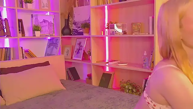 Lola_Gilbert webcam