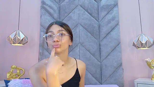 SERENA_JONESS webcam