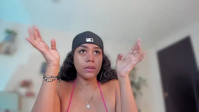 YariRose webcam