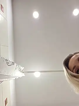 AureliaDoux webcam