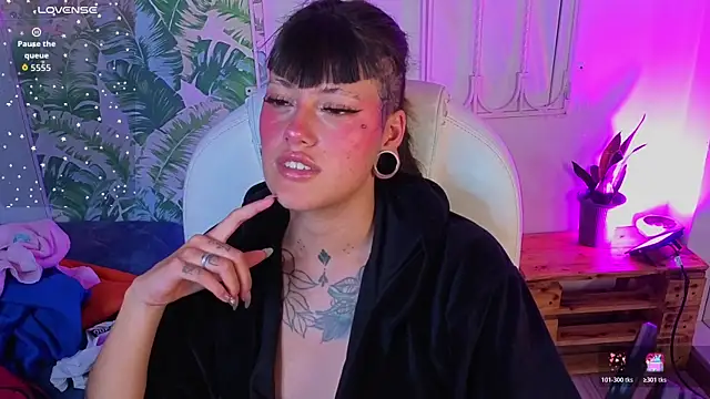 _sharlotte777 webcam