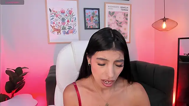 Tiffany_Low webcam