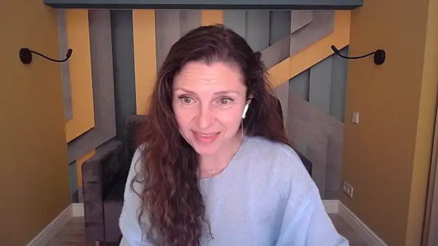 EllaLong webcam