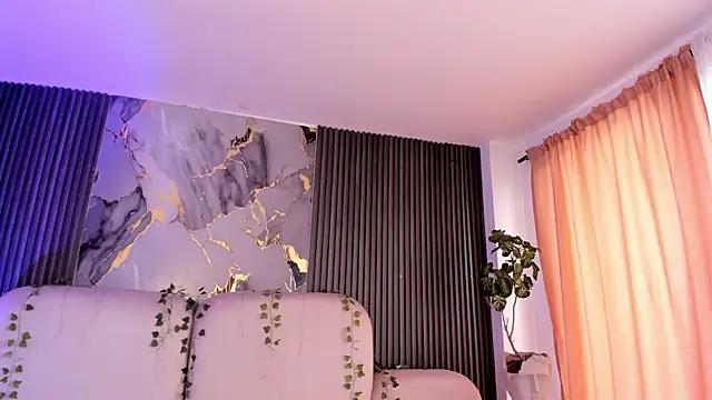 CarolineFyre webcam