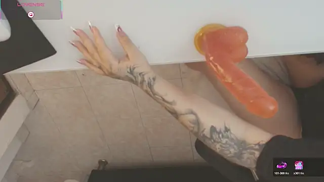 Miley_Baker Live Webcam on Stripchat