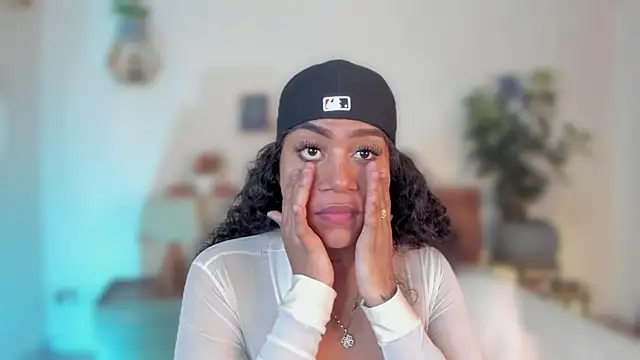 YariRose webcam