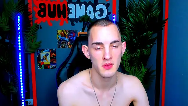 Lucas_Moran webcam