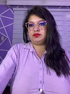 MiiaaJoness webcam