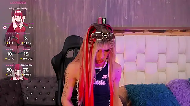 foxxy_doll (T teen) - Blow kisses 💋😘 + Arch my back 🍑✨