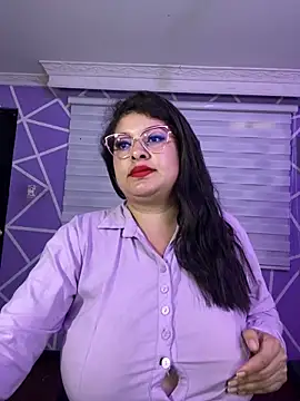 MiiaaJoness webcam