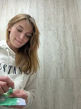 -AngelAri-