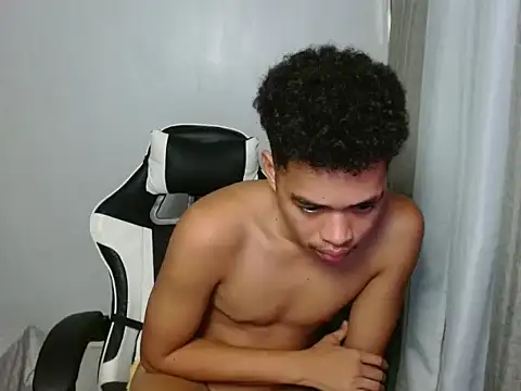 curlyasian_njxx webcam