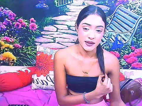 IndianPretty14u2Luv webcam