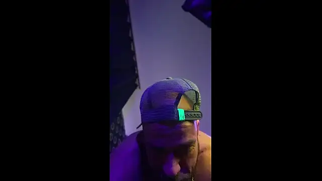 Guyst049 webcam