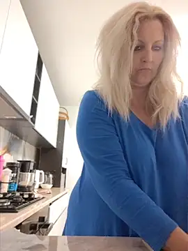Divineblond webcam