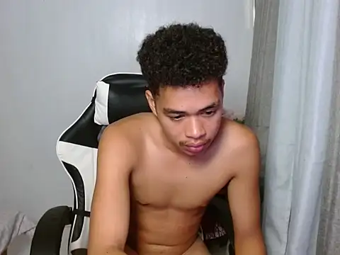 curlyasian_njxx webcam