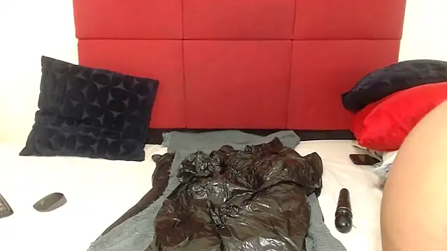 CurvyQueenx2 webcam