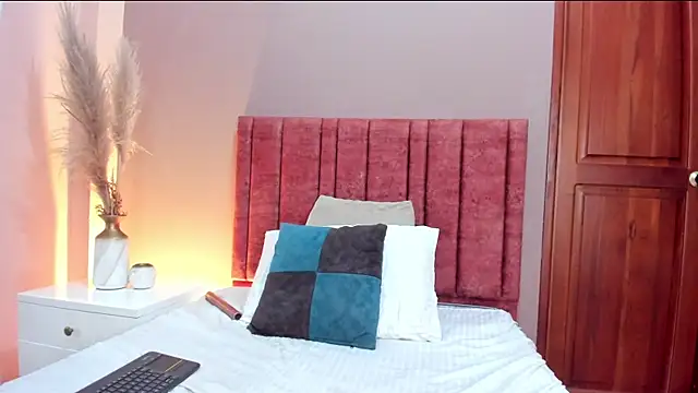 FreyaCameron webcam