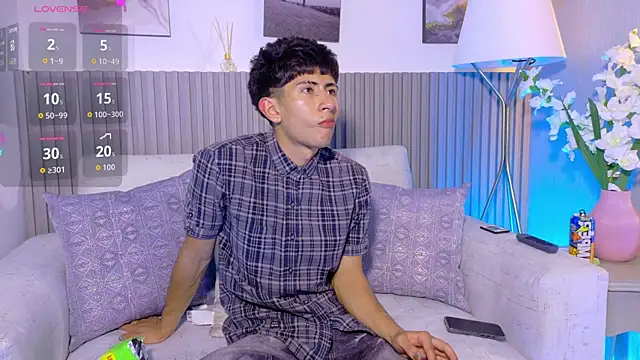 andyjustgame_ (M twink) - oild in chest + dance