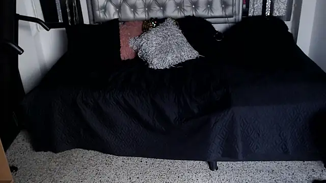 cloe_gold webcam