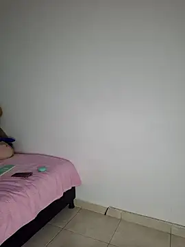 foxylisaflores (F young) - saliva in my pussy closeup