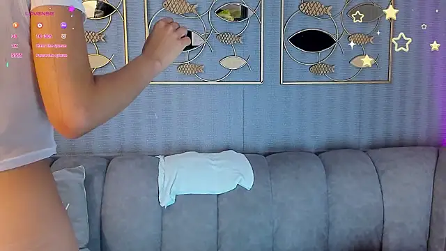 laraa_jeean (F young) - 2 fingers in  ass