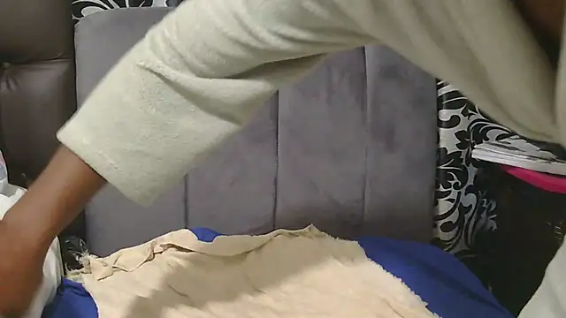 sluttylaura21 webcam