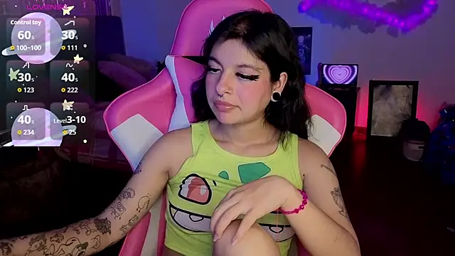 larah_uwu webcam