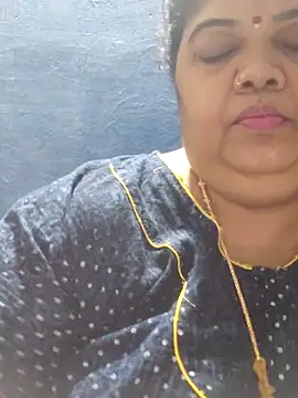 tamilthanushri (F milf) - Pusyy flash