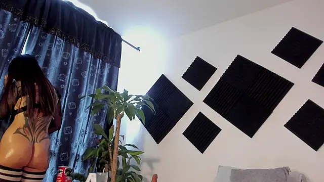 Emily_Rousess webcam
