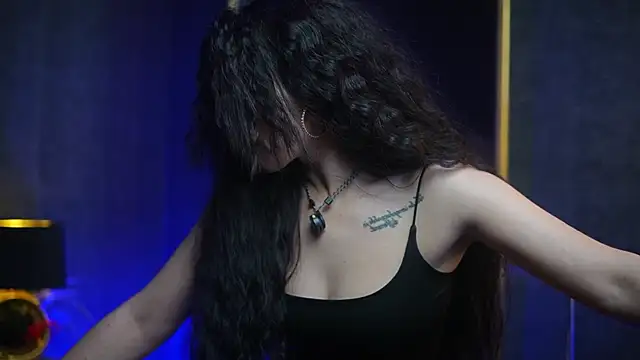 GiaEasyIce live sex cam