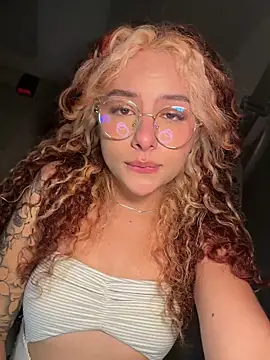 amber-fire (F young) - Flash ass👀🍑
