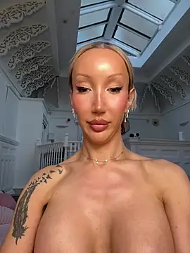 Allana29