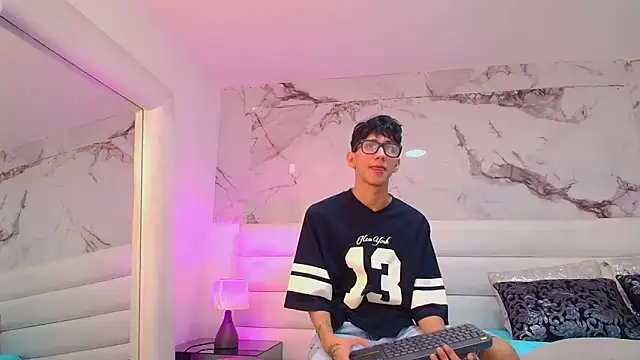 Marcus_and_Tony webcam