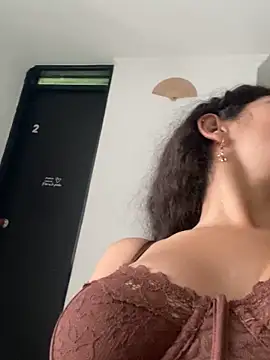 Linda-323 webcam