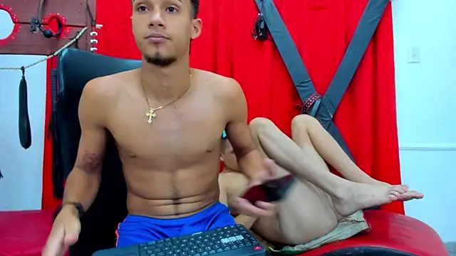 friends_lust_latin webcam