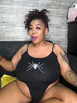 exclusiveleexx (F milf) - 17th May …….keep those 🎂🍰100s coming