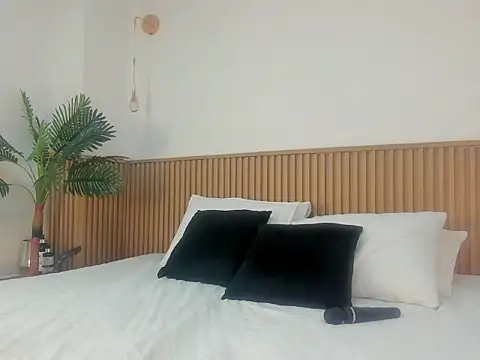 jasmin_evano29 (F young) - milk