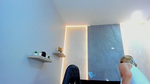Emmaa_white_