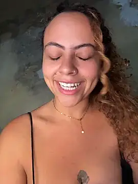 Chloe_Leaozinho webcam