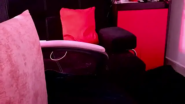 Toy_and_Pain