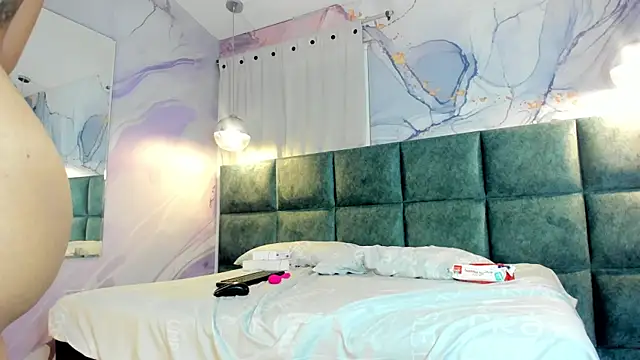 MelaniieRoux webcam