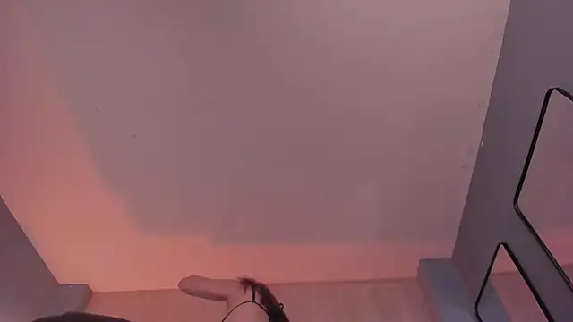 MiaFarrell_ webcam