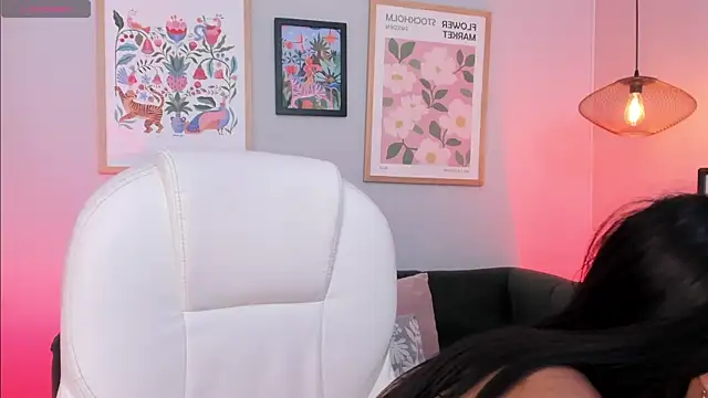 Tiffany_Low webcam